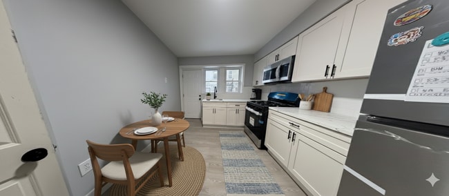 Building Photo - Fully Renovated 3-Bedroom House