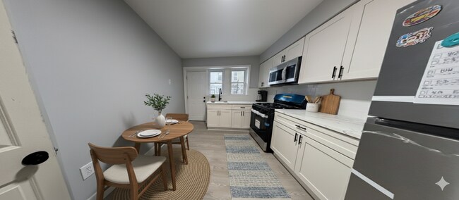 Foto del edificio - Fully Renovated 3-Bedroom House