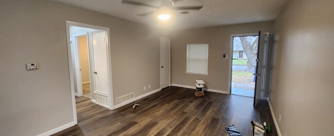 Foto del edificio - 1227 Westmoreland Dr