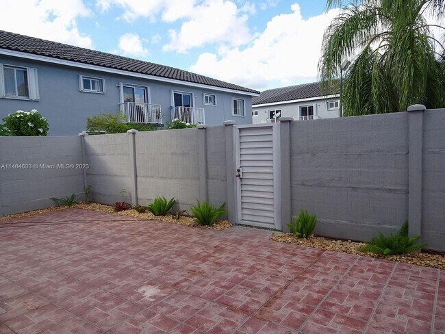 Foto del edificio - 7921 SW 152nd Ave