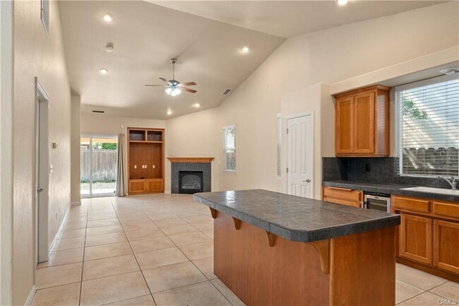 Building Photo - 1033 Raven Ln
