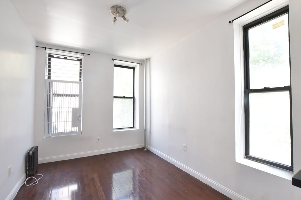 Primary Photo - 89 E 116th St