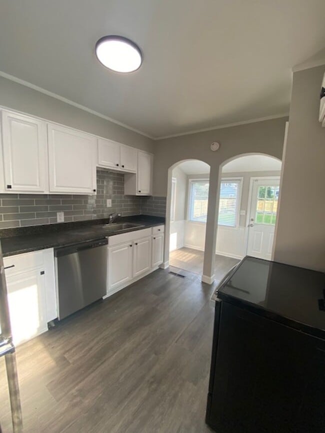 Building Photo - Charming 3-Bedroom Home in Clintonville!