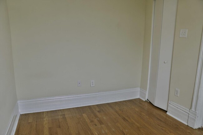 Building Photo - 3358 N Sheffield Ave