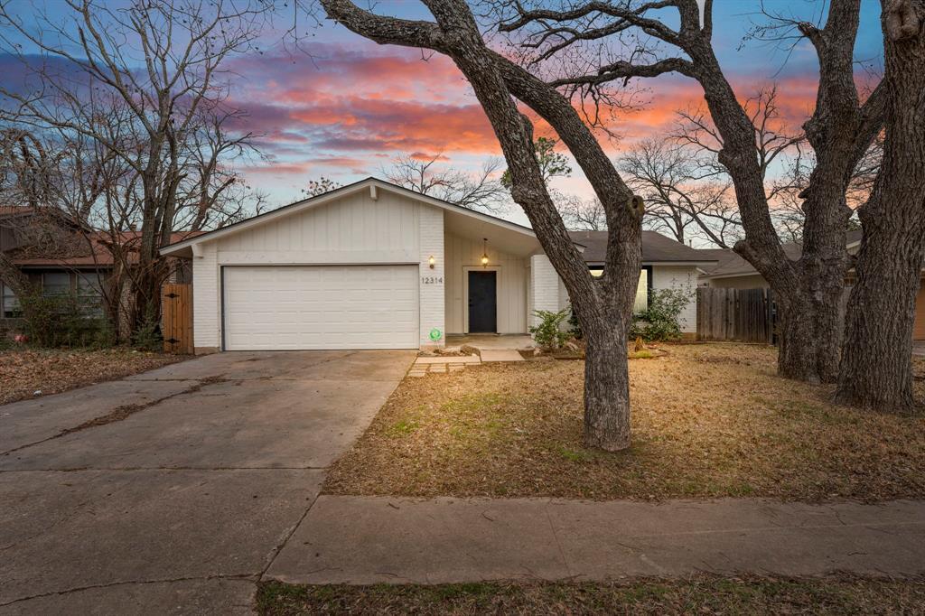 Foto principal - 12314 Double Tree Ln