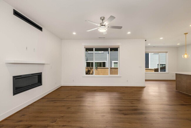 Foto del edificio - Newer Construction in Avenwood | 5BR Home Near Sammamish Commons