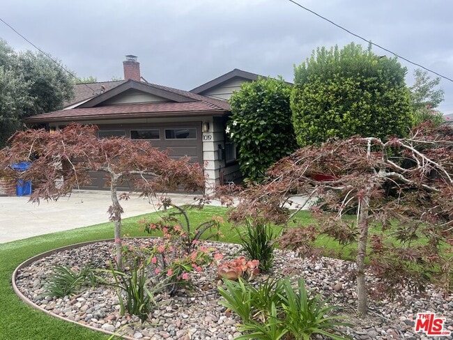 Building Photo - 1019 Camino Real