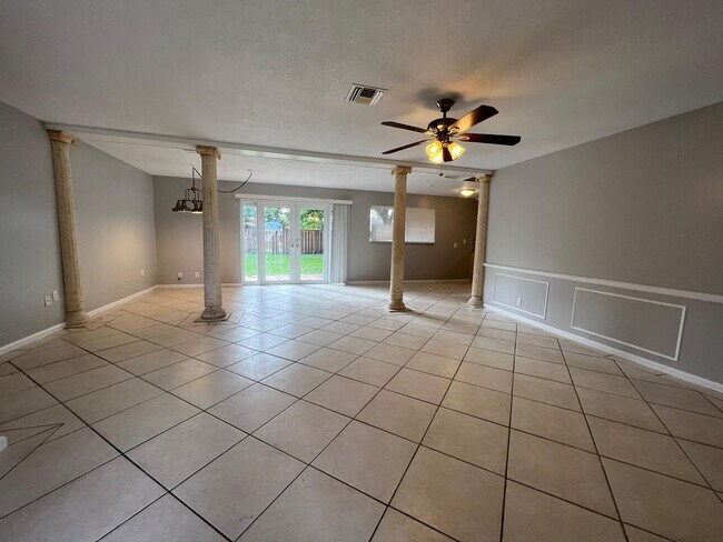 Foto del edificio - 1058 SW 23rd Ave