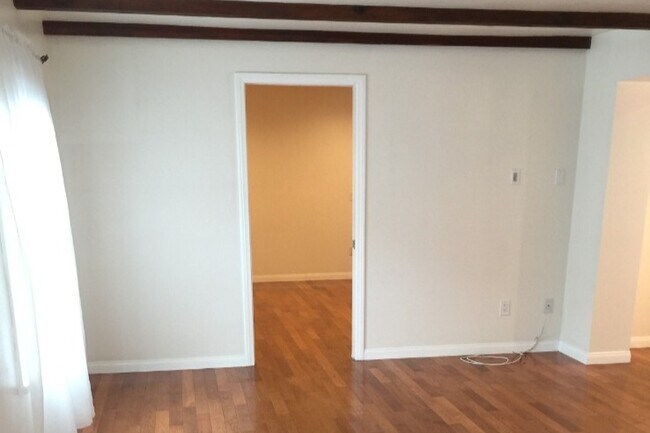 Foto del edificio - 1236 N Fuller Ave