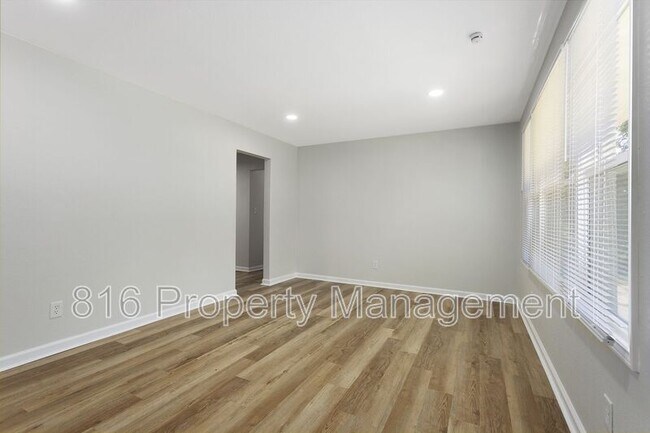 Foto del edificio - 8854 E 59 Terrace