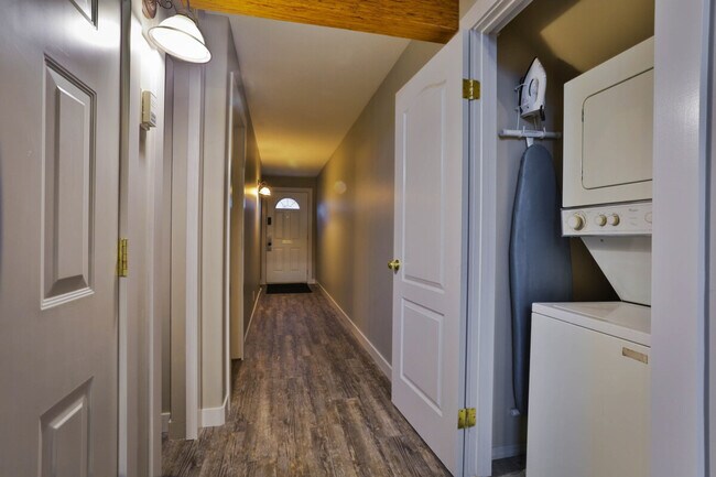 Photo du bâtiment - 1500 Riverside Way