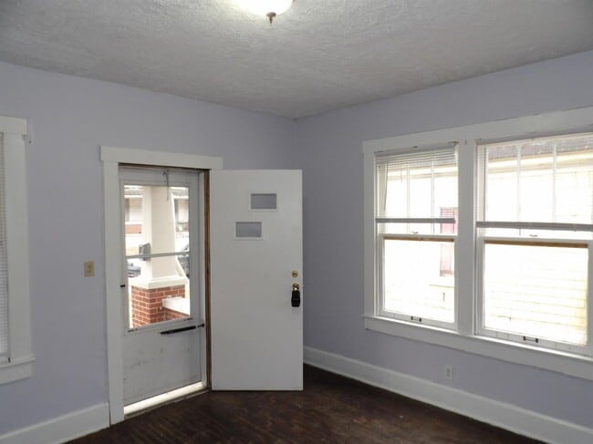 Building Photo - 345 Holmes St
