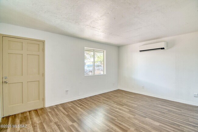 Foto del edificio - 5653 E 28th St