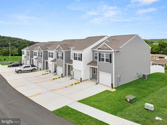 Building Photo - 21 Wisdom Ln