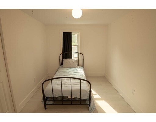 Building Photo - 185 Balsam St