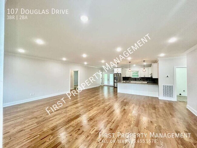 Foto del edificio - 107 Douglas Dr