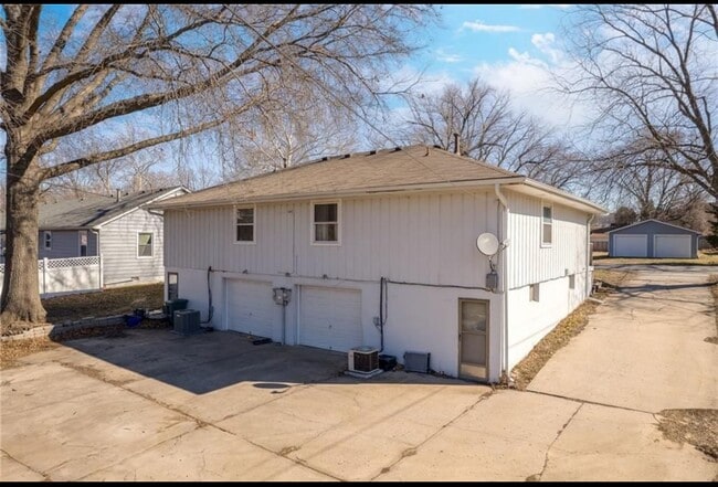 Building Photo - 612 Mack St