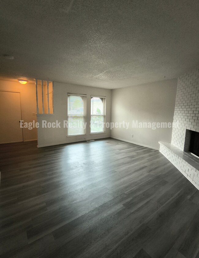Building Photo - 4627 S 72nd East Pl