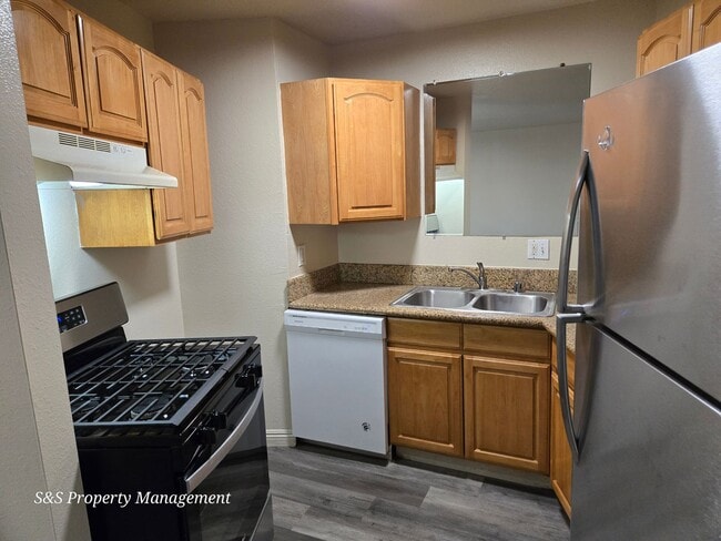 Building Photo - 2971 Portsmouth Dr