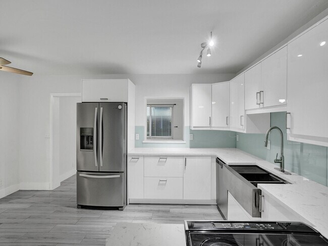 Foto del edificio - 601 NE 59th Ct