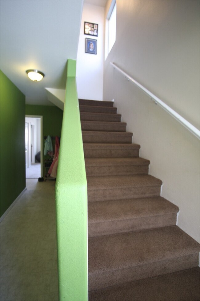Foto del edificio - 17340 Flintwood Pl