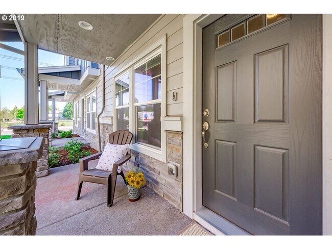 Foto del edificio - Well Maintained Spacious 2 Bed 2.5 Bath Townhome Style Condo in Hillsboro! Great Location! Bonus/...