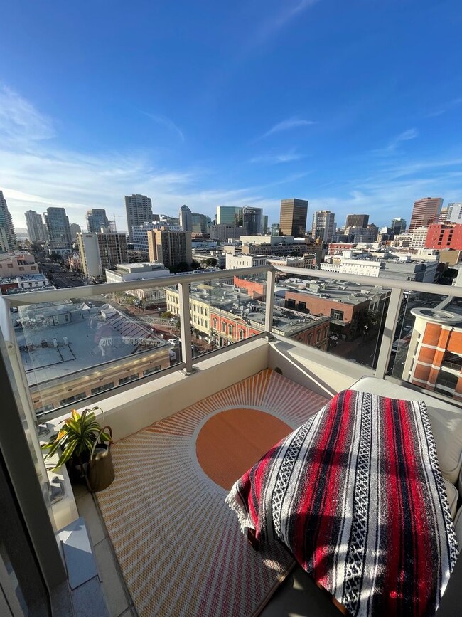Foto del edificio - San Diego Downtown  Gaslamp Quarter Furnished  Studio -Available NOW!