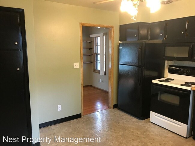 Building Photo - 3 br, 1.5 bath House - 738 Keokuk Ct