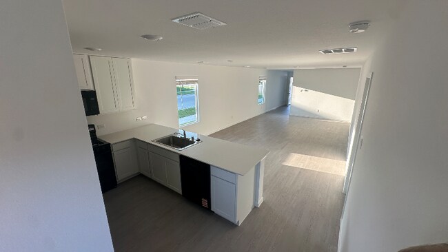 Foto del edificio - 1002 Raintree Rd