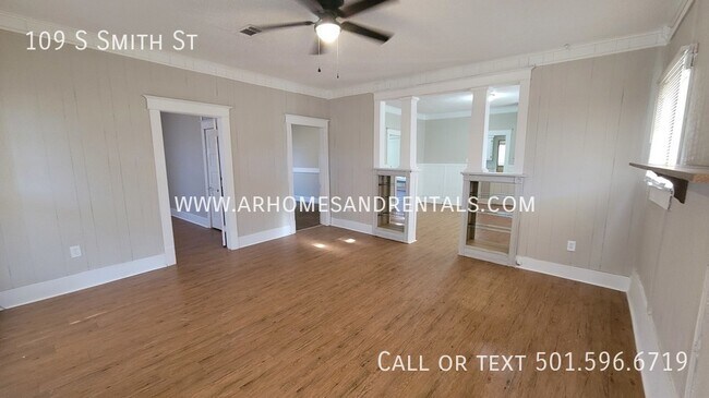Building Photo - 109 S Smith St | $1295 | 4 beds, 1 full bath