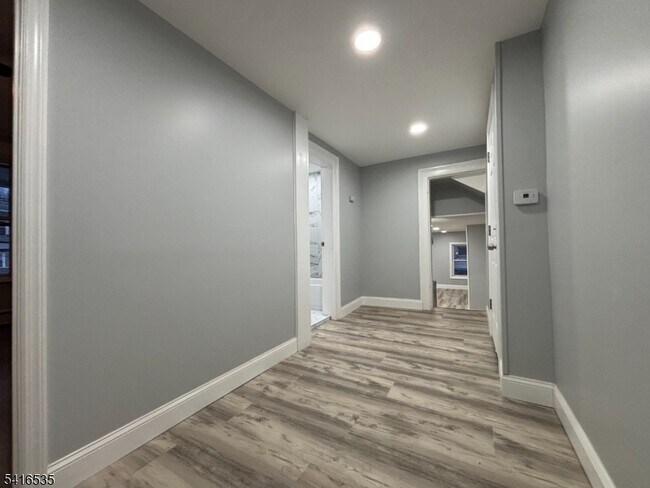 Foto del edificio - 318 E 1st Ave