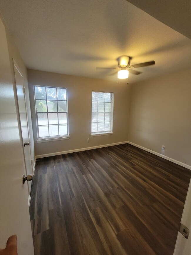 Foto del edificio - 6051 Fondren Rd