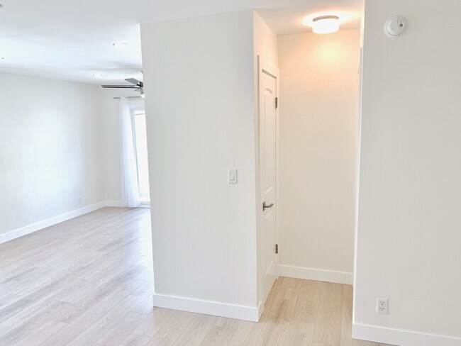 Foto del edificio - 8618 Whitworth Dr