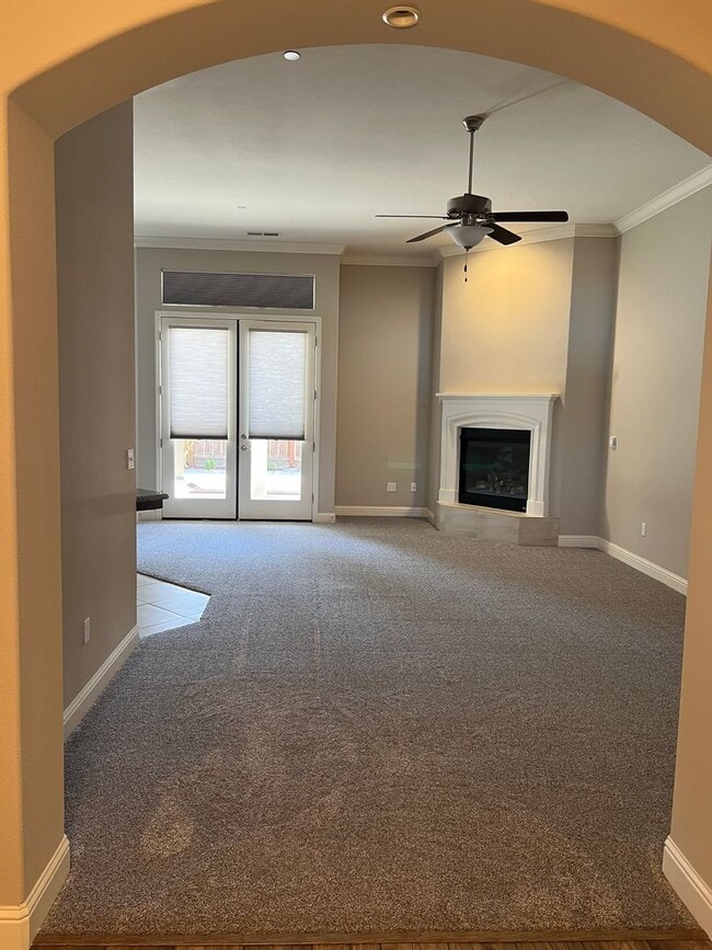 Building Photo - Beautiful Family Home