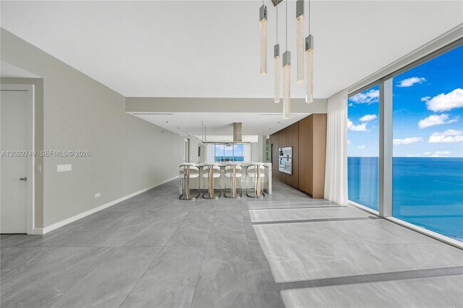 Foto del edificio - 18501 Collins Ave