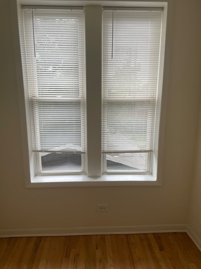 Building Photo - 1142 S Mozart St