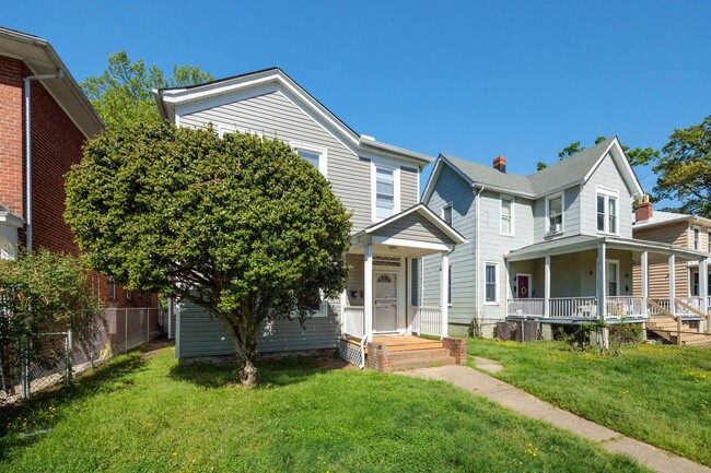 Building Photo - 2902 Barton Ave