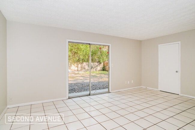 Foto del edificio - 5111 Arrowsmith Rd