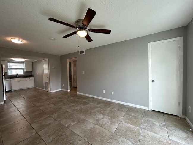 Foto del edificio - 7002 S Kissimmee St