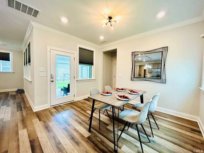 Building Photo - Room in 4 Bedroom Home at Edge of Auburn Blvd