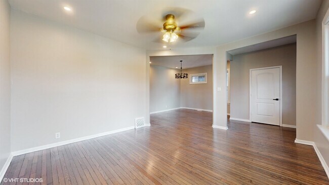 Building Photo - 11142 S Parnell Ave