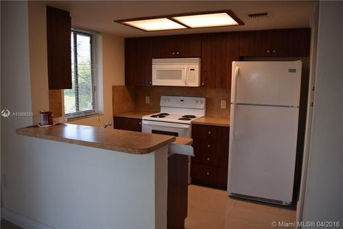 Foto principal - 8407 Coral Lake Manor