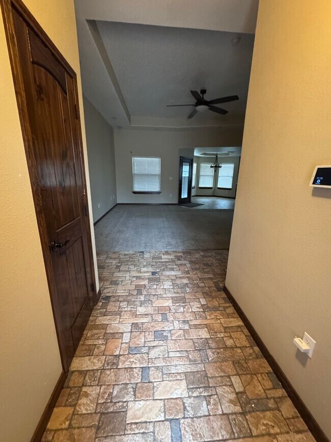 Foto del edificio - Beautiful 4 bed 2 bath home Available Now!