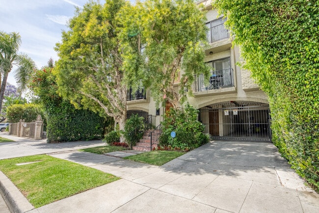 Foto del edificio - 839 S Holt Ave