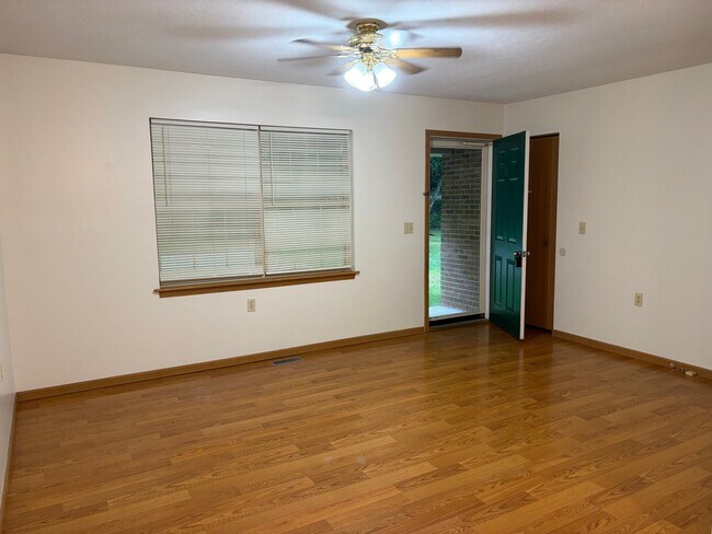 Foto del edificio - 7603 Crooks Rd SW