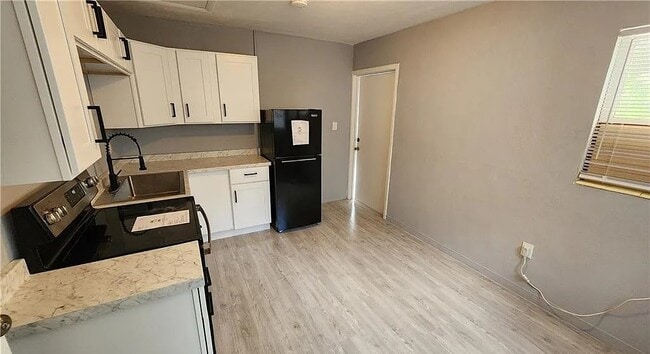 Building Photo - 2252 Maple Ave
