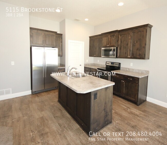 Building Photo - Beautiful 3 Bedroom Home With A Spacious Y...
