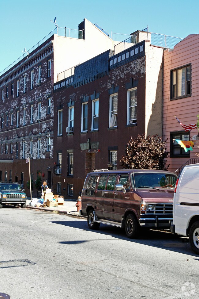 Building Photo - 251 19th St