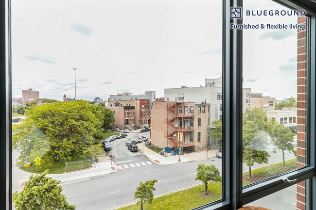 Building Photo - 740 N Aberdeen St