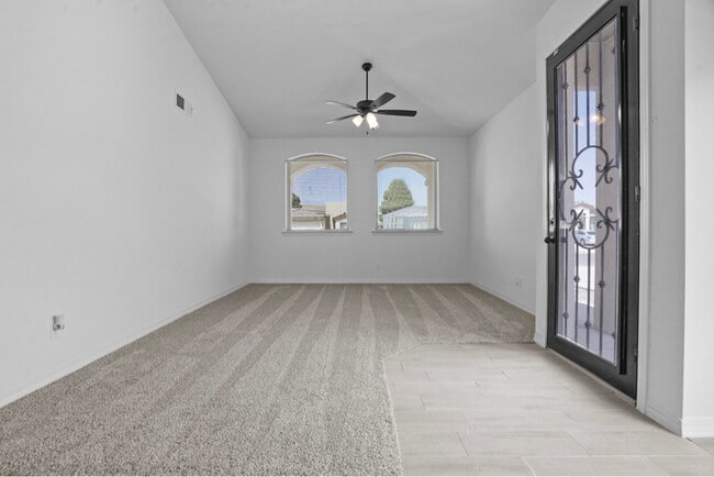 Building Photo - 612 Cedarwood Ave